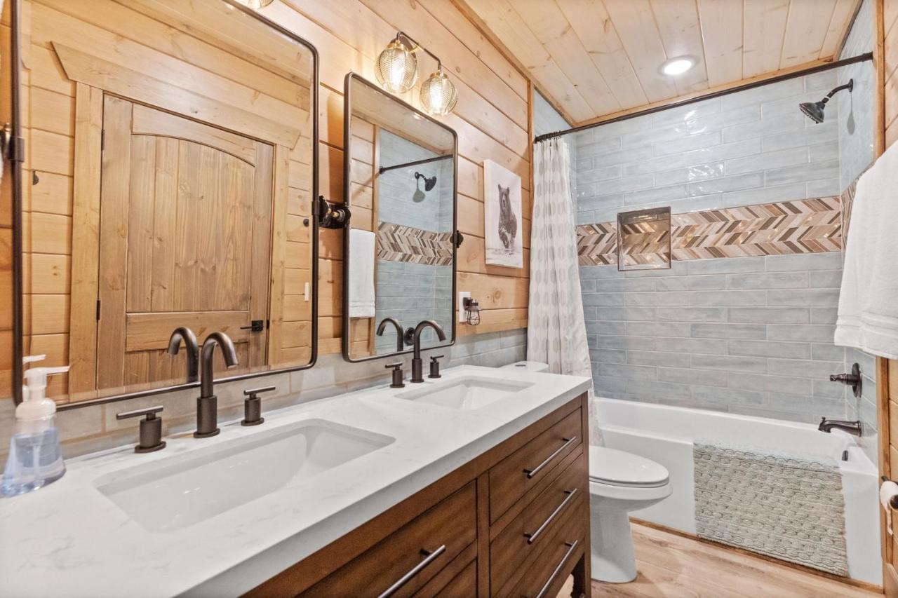 Villa Mins To Gburg Sleeps 8 Hot Tub Arcade Area Pool Gatlinburg Exterior foto