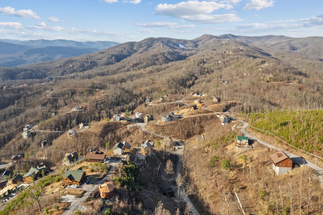 Villa Mins To Gburg Sleeps 8 Hot Tub Arcade Area Pool Gatlinburg Exterior foto