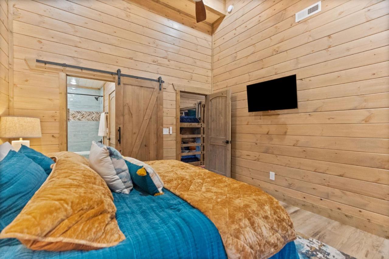 Villa Mins To Gburg Sleeps 8 Hot Tub Arcade Area Pool Gatlinburg Exterior foto