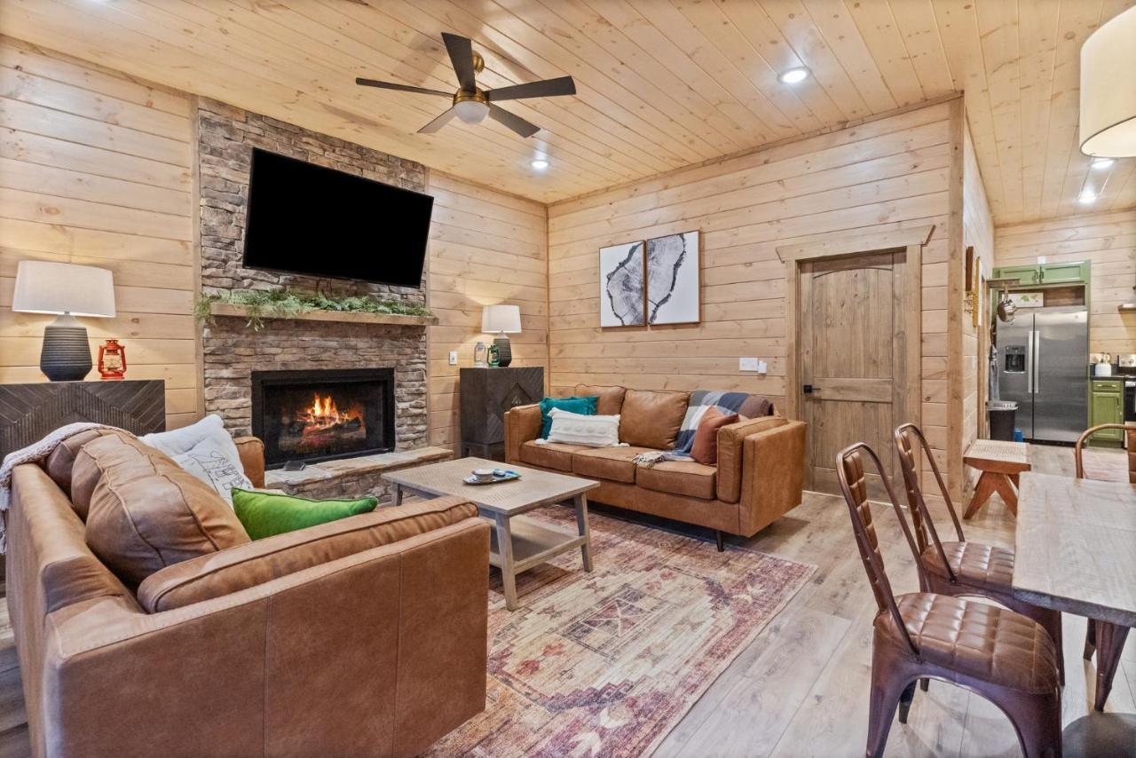 Villa Mins To Gburg Sleeps 8 Hot Tub Arcade Area Pool Gatlinburg Exterior foto