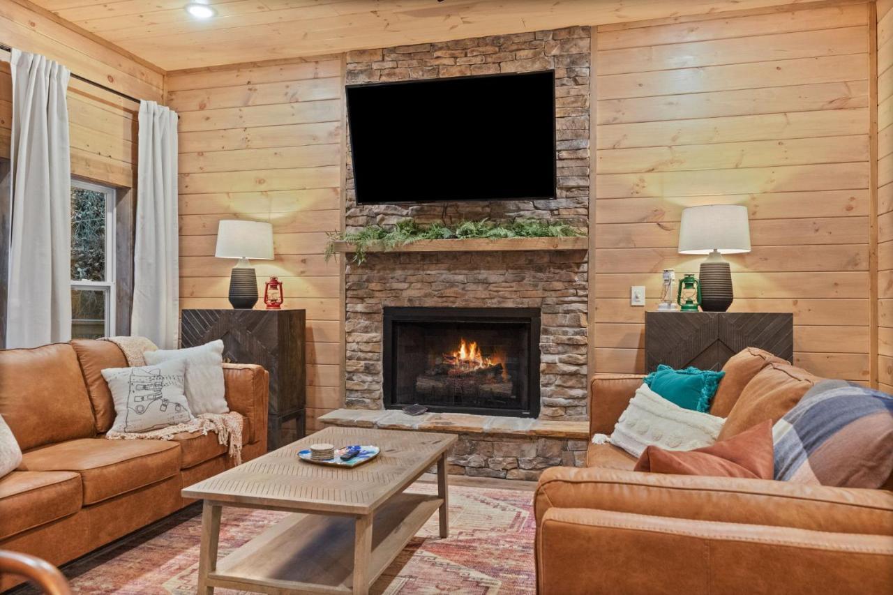 Villa Mins To Gburg Sleeps 8 Hot Tub Arcade Area Pool Gatlinburg Exterior foto