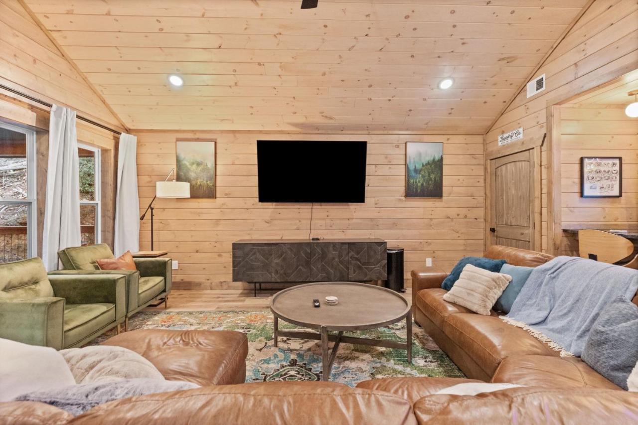 Villa Mins To Gburg Sleeps 8 Hot Tub Arcade Area Pool Gatlinburg Exterior foto