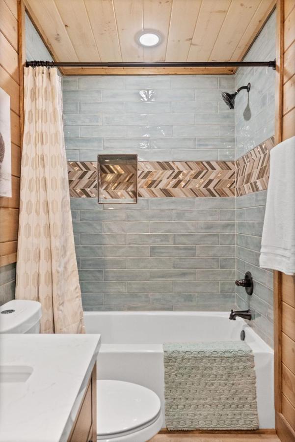Villa Mins To Gburg Sleeps 8 Hot Tub Arcade Area Pool Gatlinburg Exterior foto