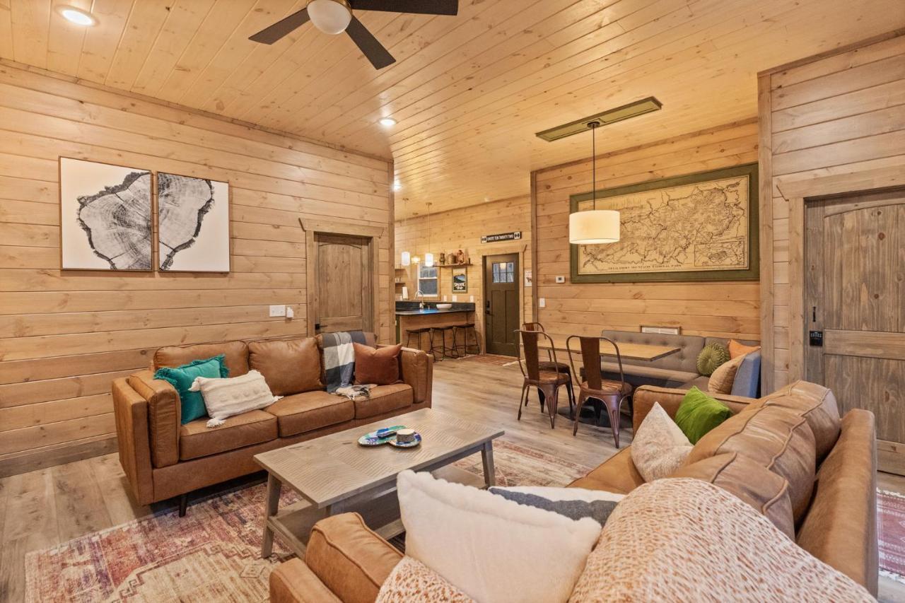 Villa Mins To Gburg Sleeps 8 Hot Tub Arcade Area Pool Gatlinburg Exterior foto