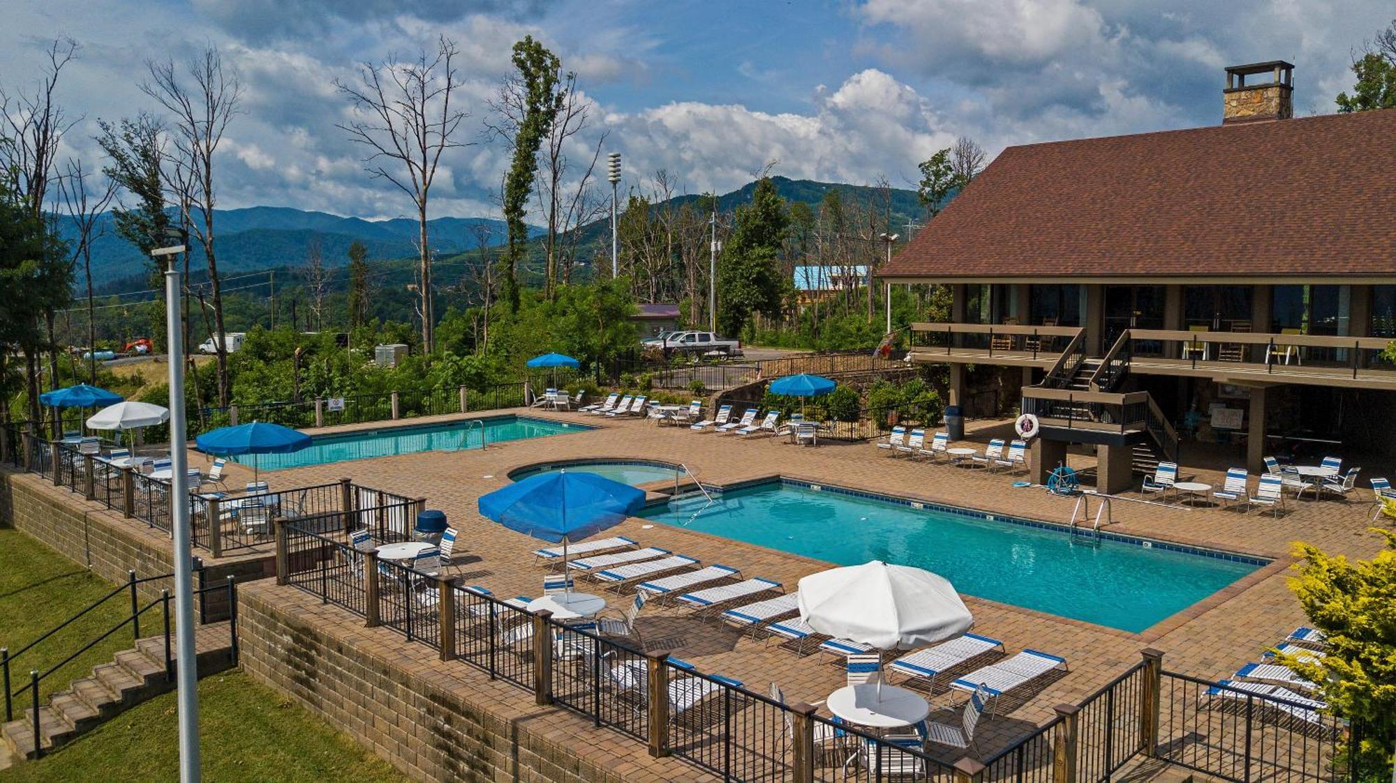 Villa Mins To Gburg Sleeps 8 Hot Tub Arcade Area Pool Gatlinburg Exterior foto